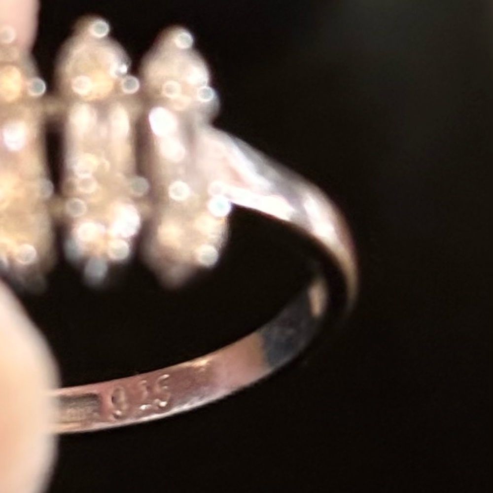 Elegant Silver Women's Ring AAA CZ - Picture 2 of 3